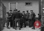 Immagine di Allied campo di prigionia Moosburg Germania, 1945, secondo 17 filmato di repertorio 65675049539