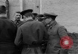 Immagine di Allied campo di prigionia Moosburg Germania, 1945, secondo 23 filmato di repertorio 65675049539