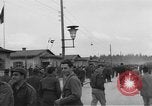 Immagine di Allied campo di prigionia Moosburg Germania, 1945, secondo 32 filmato di repertorio 65675049539