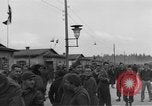 Immagine di Allied campo di prigionia Moosburg Germania, 1945, secondo 39 filmato di repertorio 65675049539