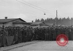 Immagine di Allied campo di prigionia Moosburg Germania, 1945, secondo 43 filmato di repertorio 65675049539
