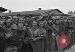 Immagine di Allied campo di prigionia Moosburg Germania, 1945, secondo 51 filmato di repertorio 65675049539