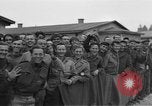 Immagine di Allied campo di prigionia Moosburg Germania, 1945, secondo 52 filmato di repertorio 65675049539