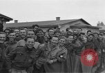 Immagine di Allied campo di prigionia Moosburg Germania, 1945, secondo 55 filmato di repertorio 65675049539