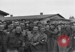 Immagine di Allied campo di prigionia Moosburg Germania, 1945, secondo 56 filmato di repertorio 65675049539
