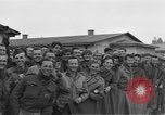 Immagine di Allied campo di prigionia Moosburg Germania, 1945, secondo 57 filmato di repertorio 65675049539