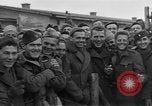 Immagine di Allied campo di prigionia Moosburg Germania, 1945, secondo 60 filmato di repertorio 65675049539