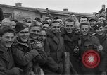 Immagine di Allied campo di prigionia Moosburg Germania, 1945, secondo 61 filmato di repertorio 65675049539
