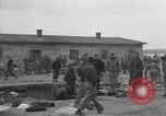 Image des prisonniers alliés Moosburg Allemagne, 1945, de la seconde 14 séquences d'archives historiques vidéo 65675049540