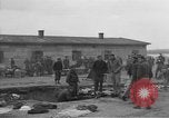 Image des prisonniers alliés Moosburg Allemagne, 1945, de la seconde 16 séquences d'archives historiques vidéo 65675049540