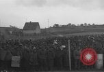 Standbild deutschen Gefangenen Langenzenn Deutschland, 1945, aus Sekunde 8 historischem Filmmaterial Videoclip 65675049541