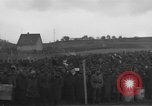 Standbild deutschen Gefangenen Langenzenn Deutschland, 1945, aus Sekunde 10 historischem Filmmaterial Videoclip 65675049541