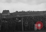 Standbild deutschen Gefangenen Langenzenn Deutschland, 1945, aus Sekunde 11 historischem Filmmaterial Videoclip 65675049541