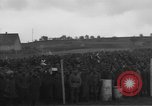 Standbild deutschen Gefangenen Langenzenn Deutschland, 1945, aus Sekunde 12 historischem Filmmaterial Videoclip 65675049541