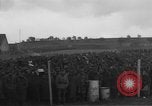 Standbild deutschen Gefangenen Langenzenn Deutschland, 1945, aus Sekunde 13 historischem Filmmaterial Videoclip 65675049541