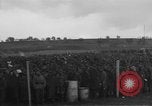 Standbild deutschen Gefangenen Langenzenn Deutschland, 1945, aus Sekunde 15 historischem Filmmaterial Videoclip 65675049541