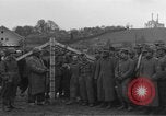 Standbild deutschen Gefangenen Langenzenn Deutschland, 1945, aus Sekunde 22 historischem Filmmaterial Videoclip 65675049541