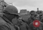Standbild deutschen Gefangenen Langenzenn Deutschland, 1945, aus Sekunde 31 historischem Filmmaterial Videoclip 65675049541