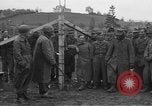 Standbild deutschen Gefangenen Langenzenn Deutschland, 1945, aus Sekunde 41 historischem Filmmaterial Videoclip 65675049541