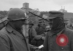 Standbild deutschen Gefangenen Langenzenn Deutschland, 1945, aus Sekunde 48 historischem Filmmaterial Videoclip 65675049541