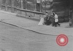 Standbild errichten Barrikaden Paris Frankreich, 1944, aus Sekunde 6 historischem Filmmaterial Videoclip 65675049546