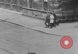 Standbild errichten Barrikaden Paris Frankreich, 1944, aus Sekunde 7 historischem Filmmaterial Videoclip 65675049546