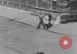 Standbild errichten Barrikaden Paris Frankreich, 1944, aus Sekunde 8 historischem Filmmaterial Videoclip 65675049546