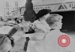 Standbild errichten Barrikaden Paris Frankreich, 1944, aus Sekunde 12 historischem Filmmaterial Videoclip 65675049546