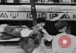 Standbild errichten Barrikaden Paris Frankreich, 1944, aus Sekunde 13 historischem Filmmaterial Videoclip 65675049546