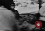 Standbild errichten Barrikaden Paris Frankreich, 1944, aus Sekunde 18 historischem Filmmaterial Videoclip 65675049546
