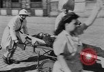 Standbild errichten Barrikaden Paris Frankreich, 1944, aus Sekunde 22 historischem Filmmaterial Videoclip 65675049546