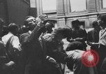 Standbild errichten Barrikaden Paris Frankreich, 1944, aus Sekunde 45 historischem Filmmaterial Videoclip 65675049546