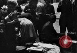 Standbild errichten Barrikaden Paris Frankreich, 1944, aus Sekunde 52 historischem Filmmaterial Videoclip 65675049546