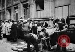 Standbild errichten Barrikaden Paris Frankreich, 1944, aus Sekunde 55 historischem Filmmaterial Videoclip 65675049546