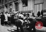 Standbild errichten Barrikaden Paris Frankreich, 1944, aus Sekunde 56 historischem Filmmaterial Videoclip 65675049546