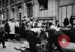 Standbild errichten Barrikaden Paris Frankreich, 1944, aus Sekunde 58 historischem Filmmaterial Videoclip 65675049546