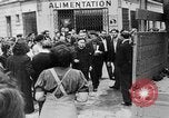 Standbild FFI round up Mitarbeiter Paris Frankreich, 1944, aus Sekunde 1 historischem Filmmaterial Videoclip 65675049547