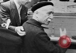 Standbild FFI round up Mitarbeiter Paris Frankreich, 1944, aus Sekunde 7 historischem Filmmaterial Videoclip 65675049547