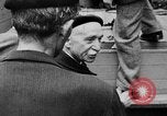 Standbild FFI round up Mitarbeiter Paris Frankreich, 1944, aus Sekunde 9 historischem Filmmaterial Videoclip 65675049547