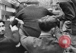 Standbild FFI round up Mitarbeiter Paris Frankreich, 1944, aus Sekunde 12 historischem Filmmaterial Videoclip 65675049547