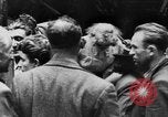 Standbild FFI round up Mitarbeiter Paris Frankreich, 1944, aus Sekunde 20 historischem Filmmaterial Videoclip 65675049547