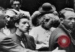 Standbild FFI round up Mitarbeiter Paris Frankreich, 1944, aus Sekunde 22 historischem Filmmaterial Videoclip 65675049547