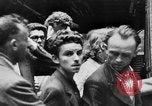Standbild FFI round up Mitarbeiter Paris Frankreich, 1944, aus Sekunde 23 historischem Filmmaterial Videoclip 65675049547