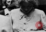 Standbild FFI round up Mitarbeiter Paris Frankreich, 1944, aus Sekunde 26 historischem Filmmaterial Videoclip 65675049547