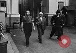 Standbild FFI round up Mitarbeiter Paris Frankreich, 1944, aus Sekunde 30 historischem Filmmaterial Videoclip 65675049547