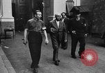 Standbild FFI round up Mitarbeiter Paris Frankreich, 1944, aus Sekunde 31 historischem Filmmaterial Videoclip 65675049547