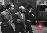 Standbild FFI round up Mitarbeiter Paris Frankreich, 1944, aus Sekunde 33 historischem Filmmaterial Videoclip 65675049547
