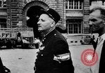 Standbild FFI round up Mitarbeiter Paris Frankreich, 1944, aus Sekunde 36 historischem Filmmaterial Videoclip 65675049547