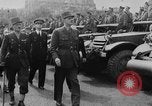 Standbild General Charles de Gaulle besuchen Arc de Triomphe Paris Frankreich, 1944, aus Sekunde 9 historischem Filmmaterial Videoclip 65675049552