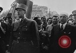 Standbild General Charles de Gaulle besuchen Arc de Triomphe Paris Frankreich, 1944, aus Sekunde 23 historischem Filmmaterial Videoclip 65675049552